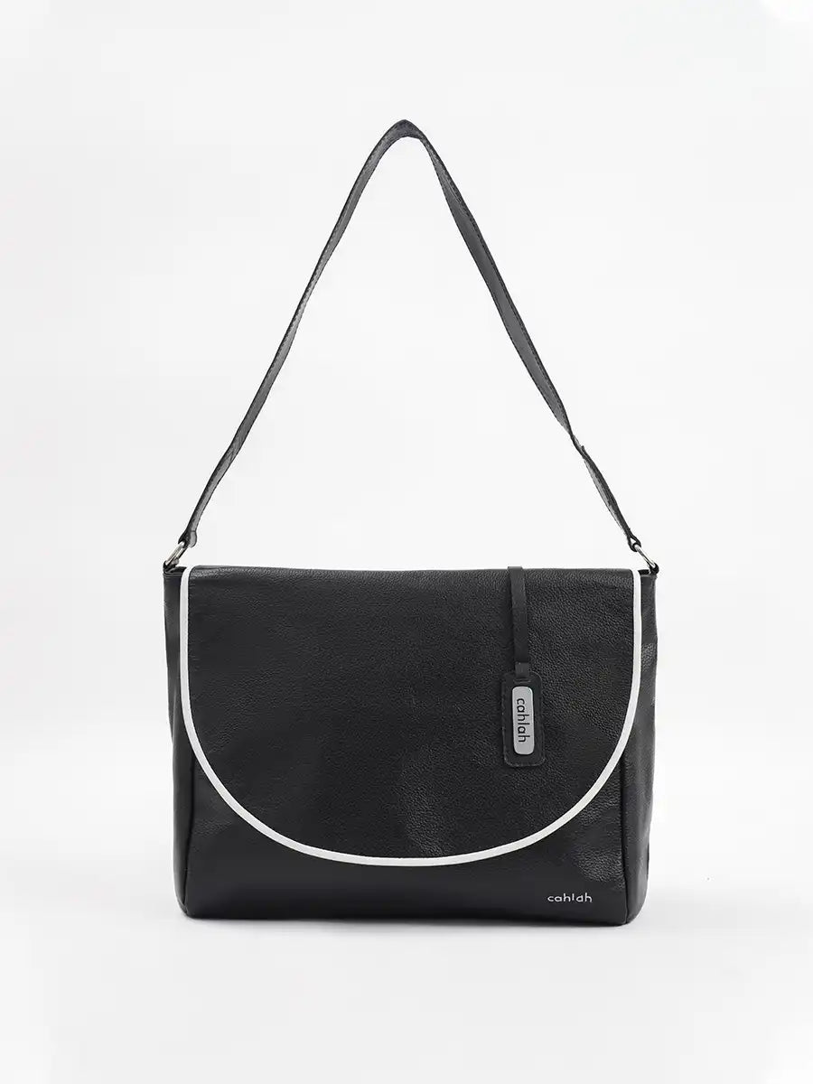 Jia Flap Bag | Black